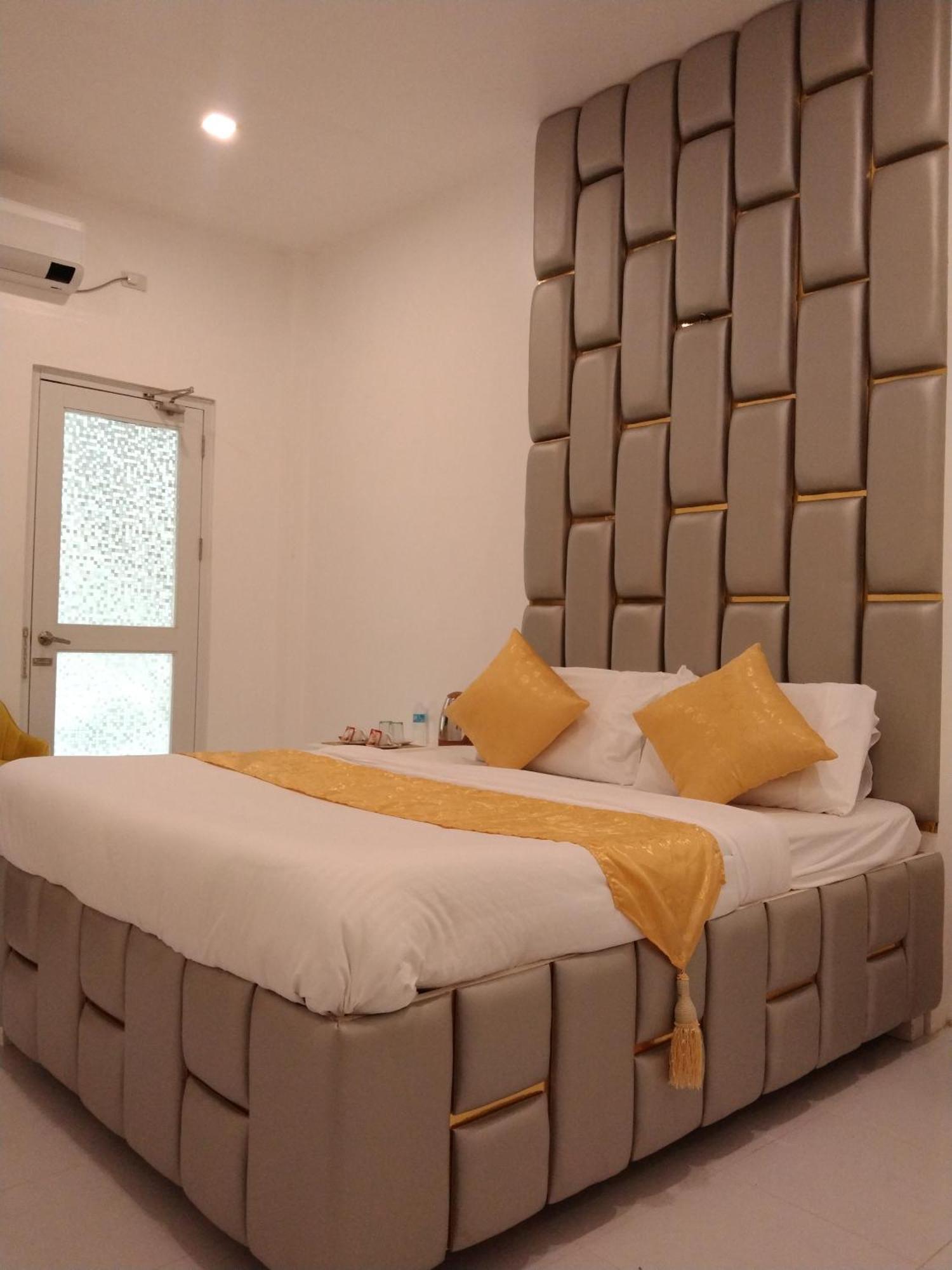 Lazi Siquijor Island Castle Resort מראה חיצוני תמונה